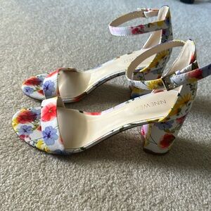 **New in box, Nine West floral chunky heel sandal